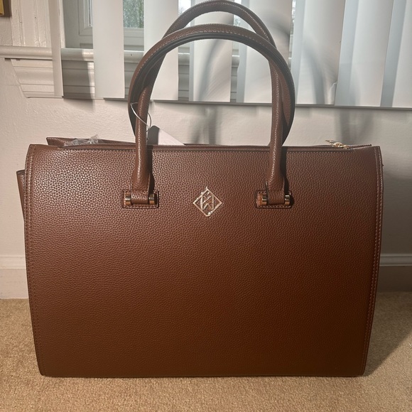 Karla Hanson handbag. I believe it to be a businesslike bag. Perhaps for travel - Picture 7 of 16